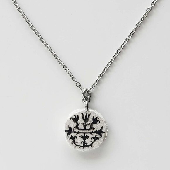 Vintage gothic abstract floral witch necklace with a small silver chain - Picture 9 of 11